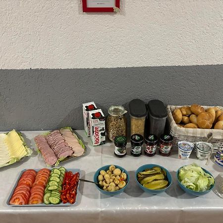Flyfly Hostel , Darmowy Parking , Rezerwuj Przez Urzadzenia Mobilne -10 Procent Wrocław Exteriör bild