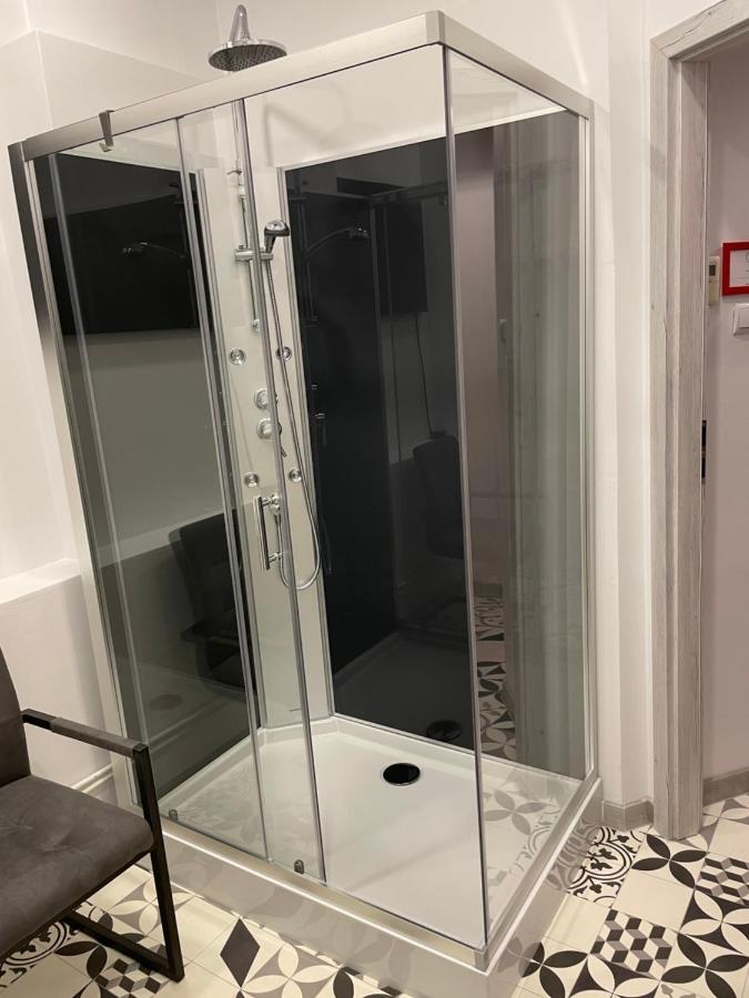 Flyfly Hostel , Darmowy Parking , Rezerwuj Przez Urzadzenia Mobilne -10 Procent Wrocław Exteriör bild