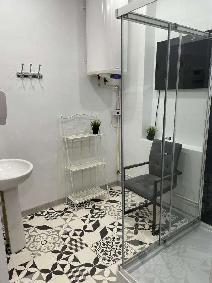 Flyfly Hostel , Darmowy Parking , Rezerwuj Przez Urzadzenia Mobilne -10 Procent Wrocław Exteriör bild