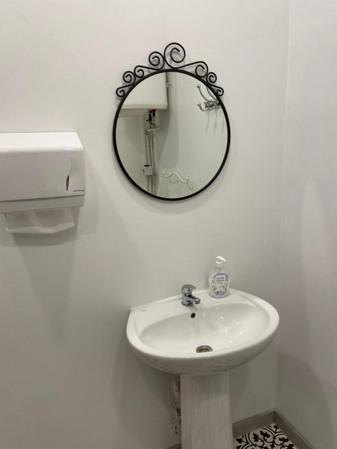 Flyfly Hostel , Darmowy Parking , Rezerwuj Przez Urzadzenia Mobilne -10 Procent Wrocław Exteriör bild