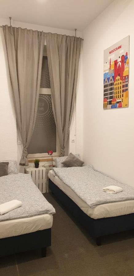 Flyfly Hostel , Darmowy Parking , Rezerwuj Przez Urzadzenia Mobilne -10 Procent Wrocław Exteriör bild