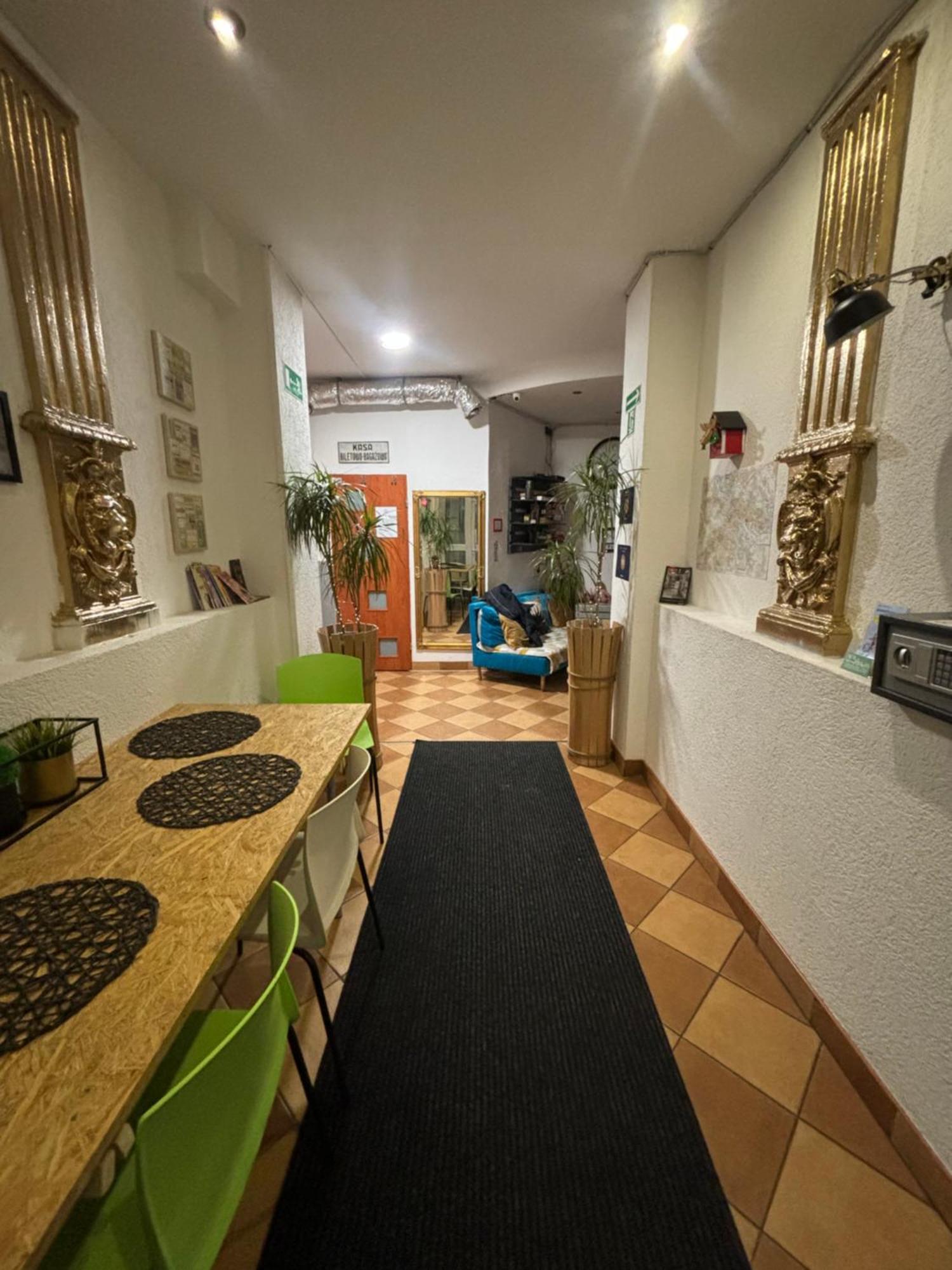 Flyfly Hostel , Darmowy Parking , Rezerwuj Przez Urzadzenia Mobilne -10 Procent Wrocław Exteriör bild