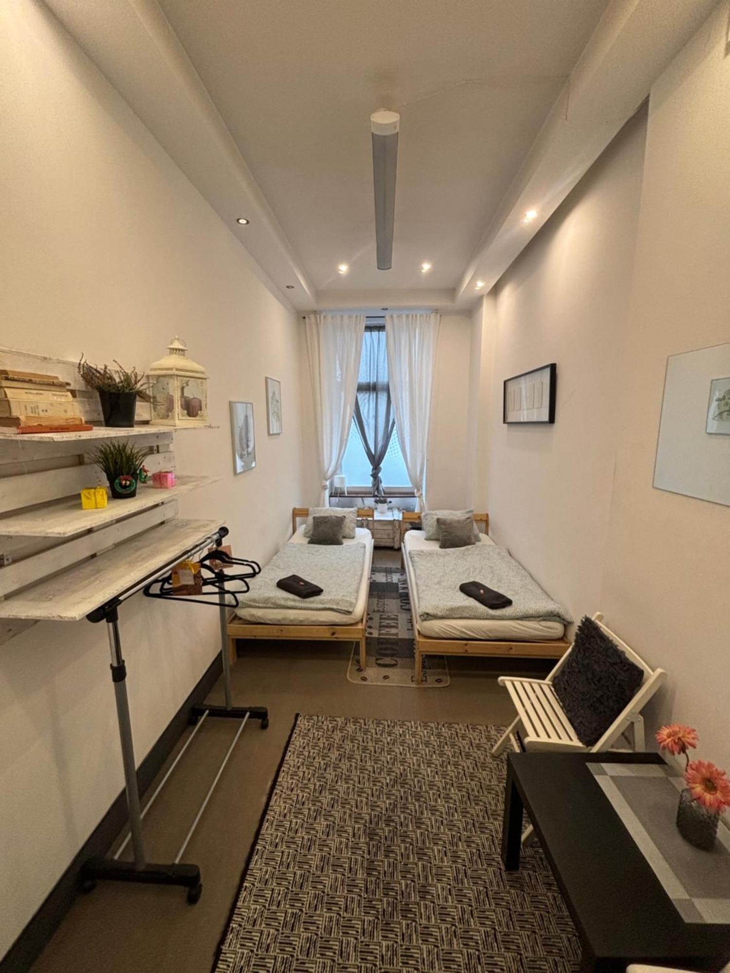 Flyfly Hostel , Darmowy Parking , Rezerwuj Przez Urzadzenia Mobilne -10 Procent Wrocław Exteriör bild
