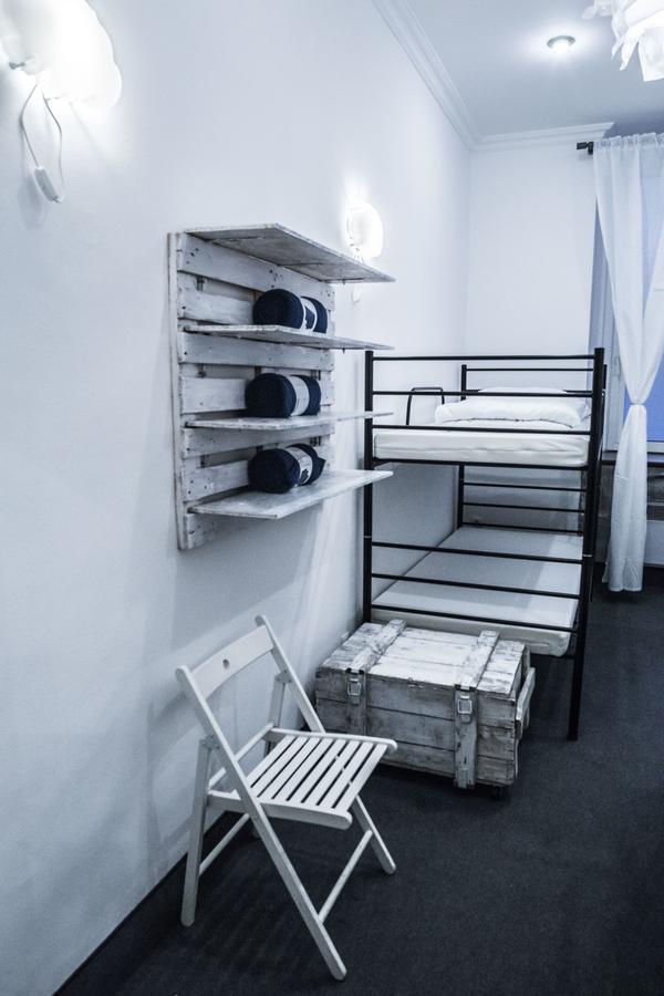 Flyfly Hostel , Darmowy Parking , Rezerwuj Przez Urzadzenia Mobilne -10 Procent Wrocław Exteriör bild