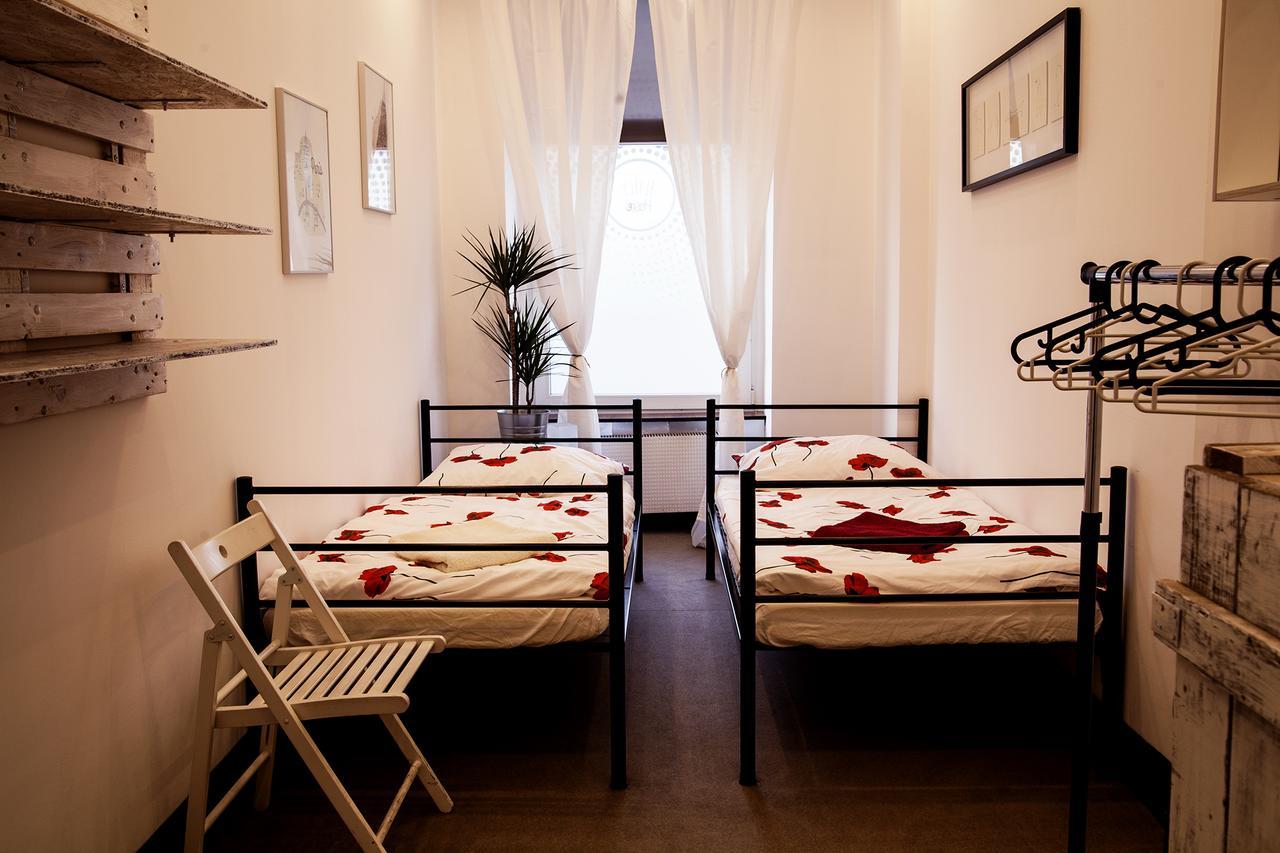 Flyfly Hostel , Darmowy Parking , Rezerwuj Przez Urzadzenia Mobilne -10 Procent Wrocław Exteriör bild