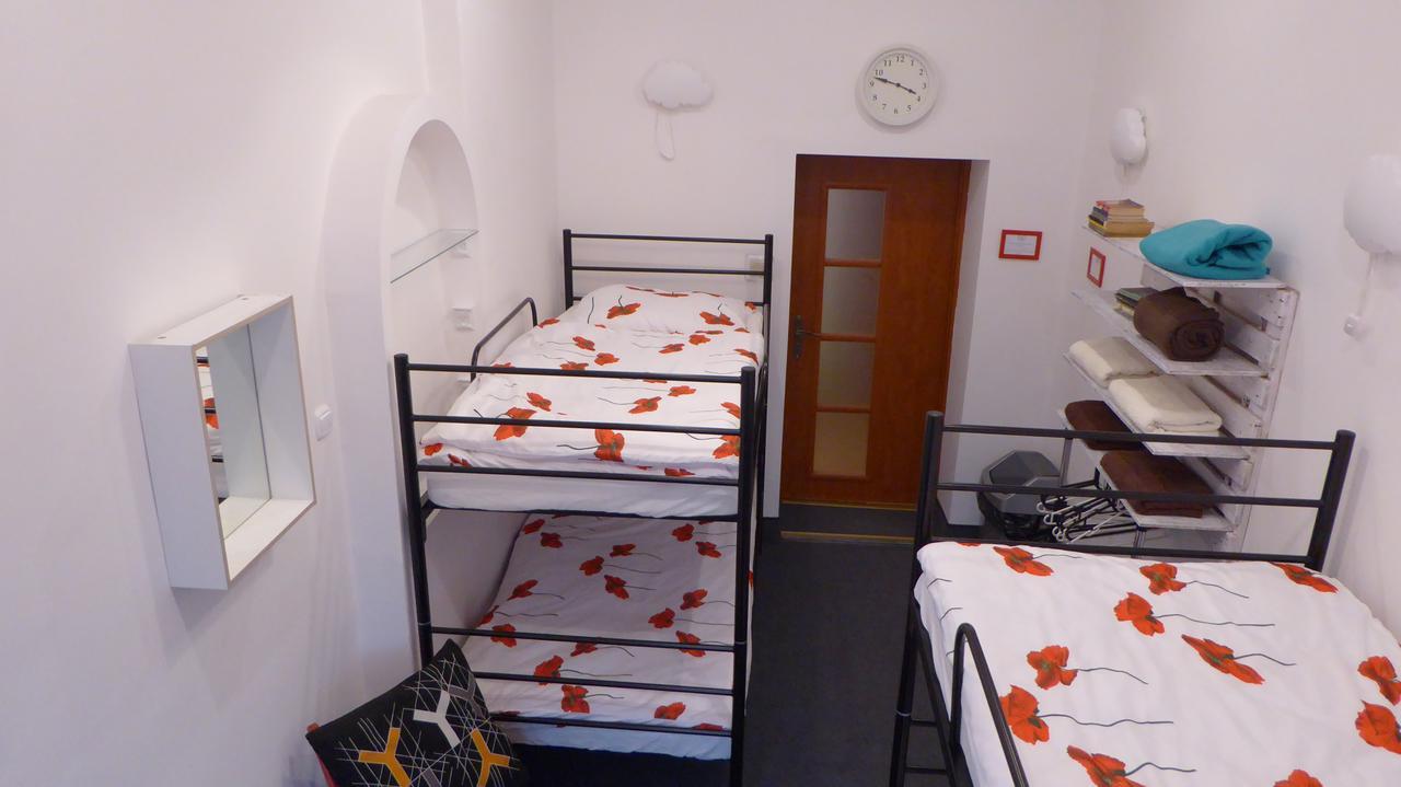 Flyfly Hostel , Darmowy Parking , Rezerwuj Przez Urzadzenia Mobilne -10 Procent Wrocław Exteriör bild