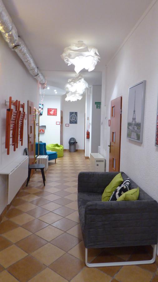 Flyfly Hostel , Darmowy Parking , Rezerwuj Przez Urzadzenia Mobilne -10 Procent Wrocław Exteriör bild