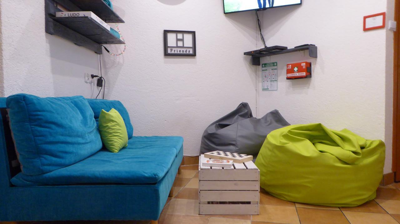 Flyfly Hostel , Darmowy Parking , Rezerwuj Przez Urzadzenia Mobilne -10 Procent Wrocław Exteriör bild