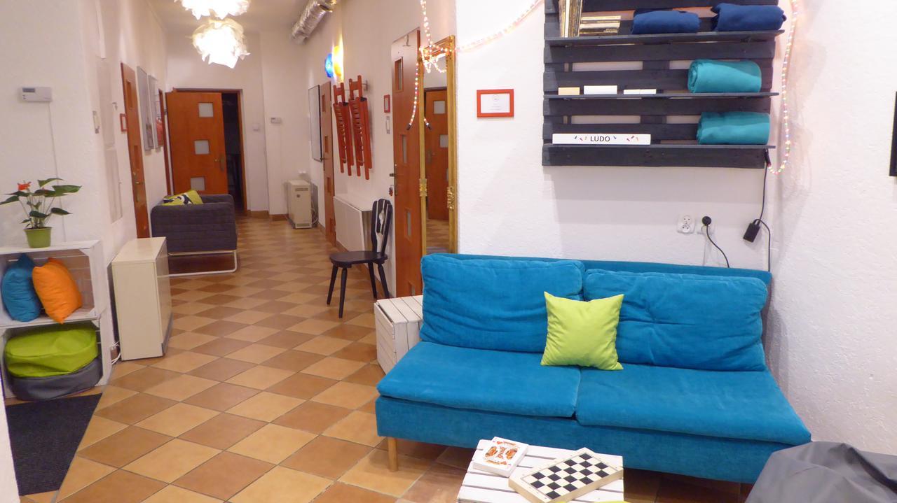 Flyfly Hostel , Darmowy Parking , Rezerwuj Przez Urzadzenia Mobilne -10 Procent Wrocław Exteriör bild