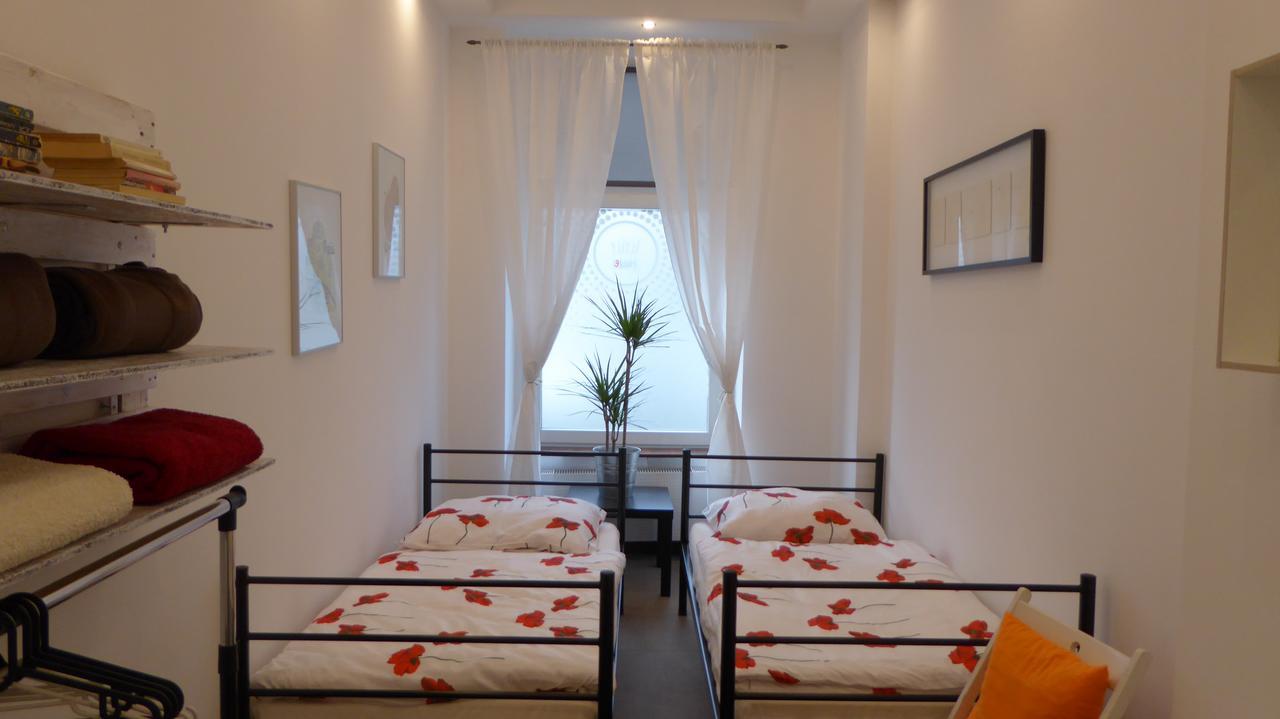 Flyfly Hostel , Darmowy Parking , Rezerwuj Przez Urzadzenia Mobilne -10 Procent Wrocław Exteriör bild